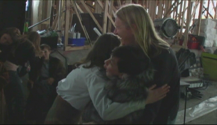 Abrazo del Cast