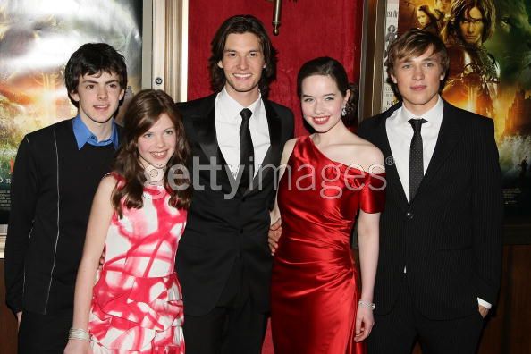 caspian y los pevensie en la premiere