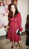 Anna Popplewell con vestido rojo