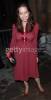 Anna Popplewell con vestido rojo