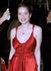 Anna Popplewell con vestido rojo