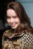 Anna Popplewell con ropa floreada