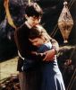 Edmund abrazando a Lucy